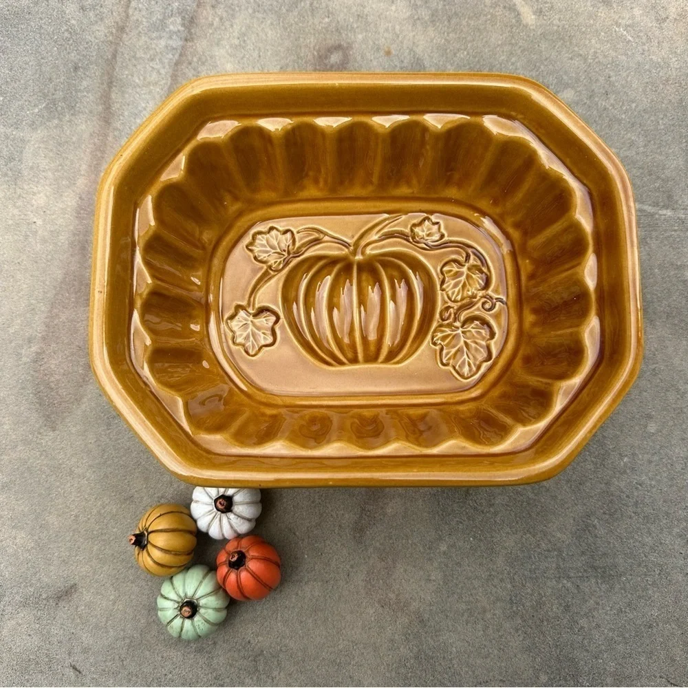 Crate & Barrel Ceramic Stoneware Fall Pumpkin Bread Cake Baking Jello Mold Decor